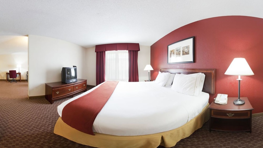 Room, 1 King Bed, Non Smoking - Photo 3