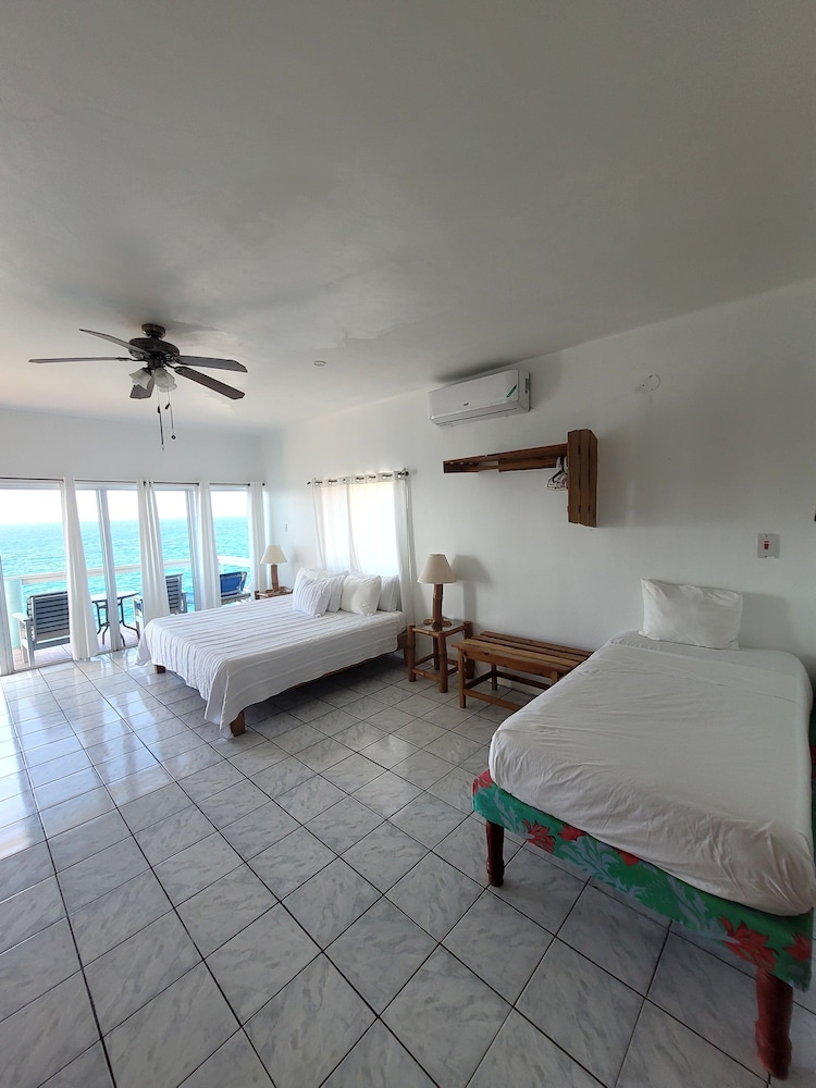 Cliffedge Suite - Upper Level: Room 16