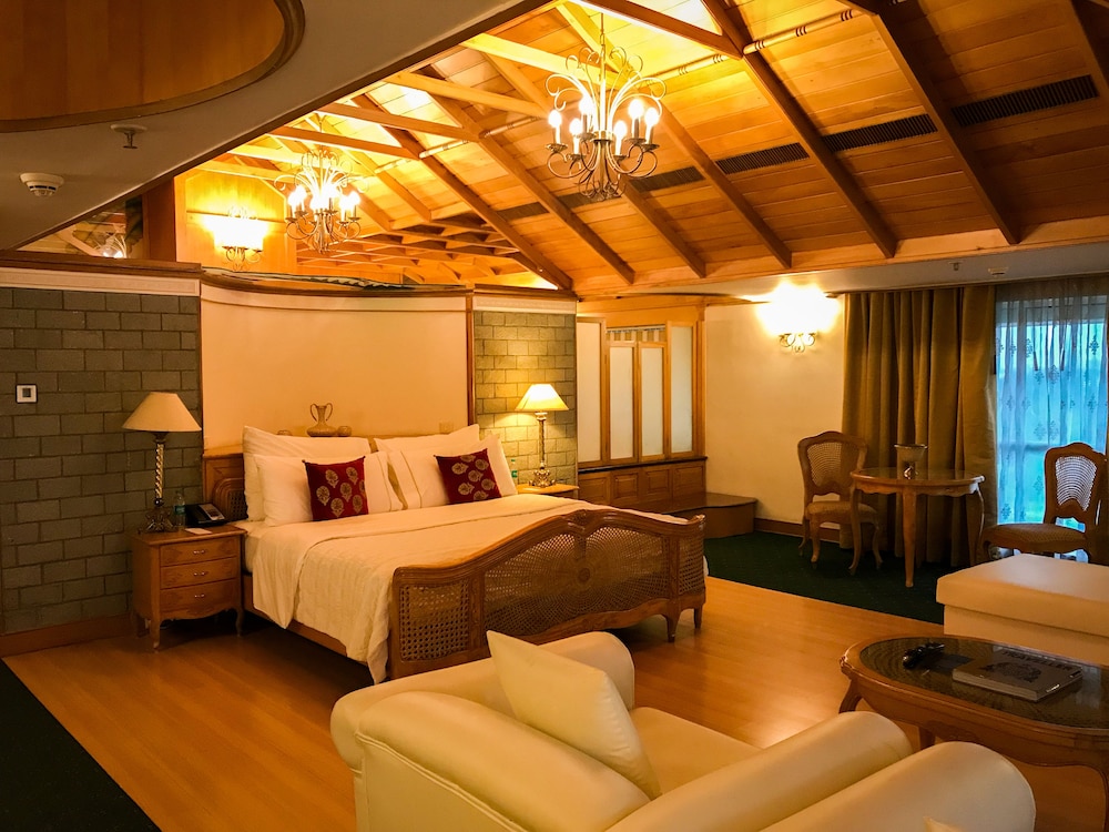Club Suite, 1 King Bed - Photo 4