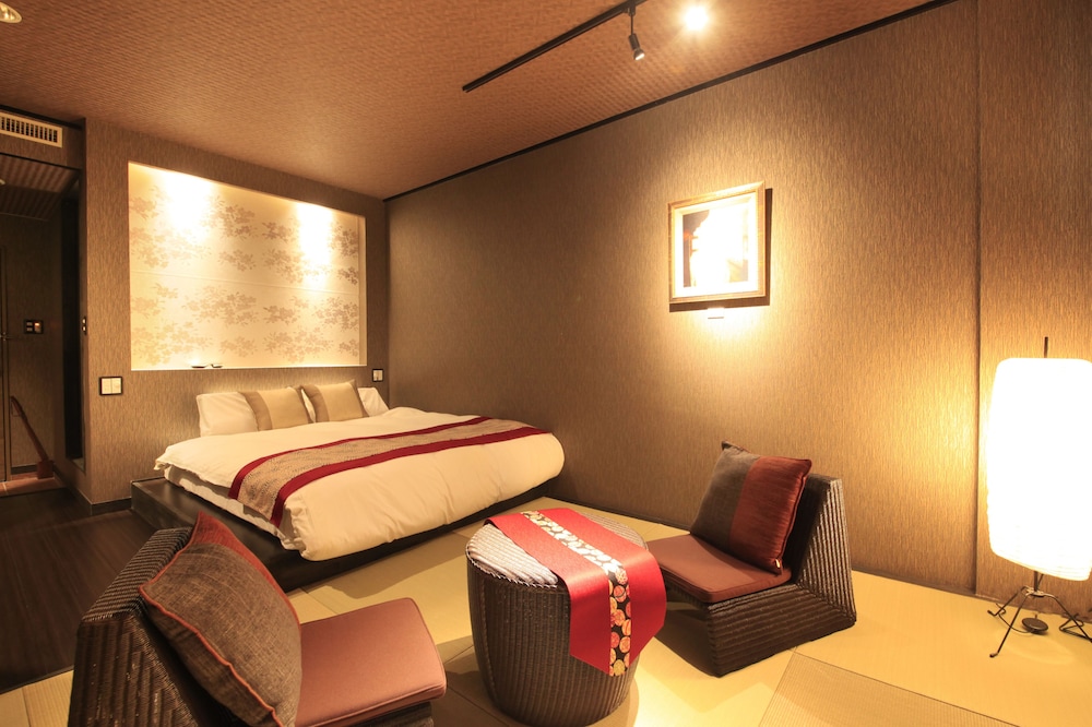 [Main Building] Queen Room with Tatami Area and Private Shower, Non Smoking  (Adult Fee:3+yr) photo 1