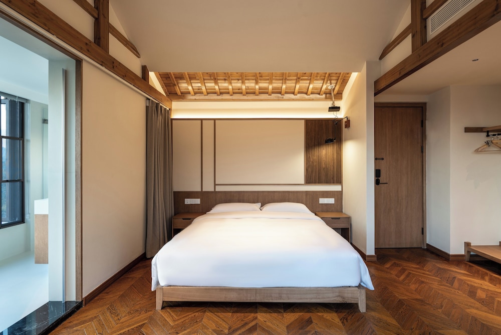 Superior Double Room, Hill View photo 3
