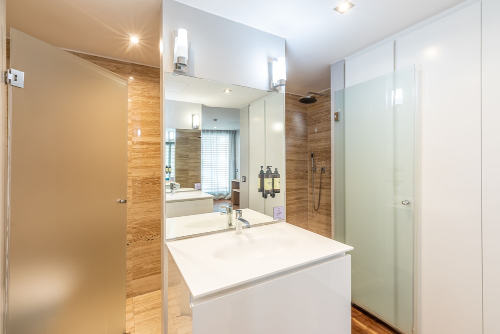 City Duplex, 3 Bedrooms, Terrace, City View - Photo 2