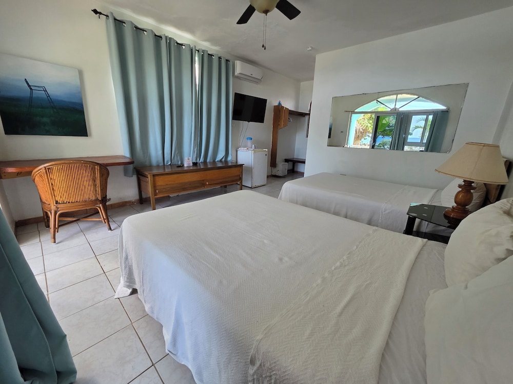 Seaview Deluxe (Double): Room 1 photo 3