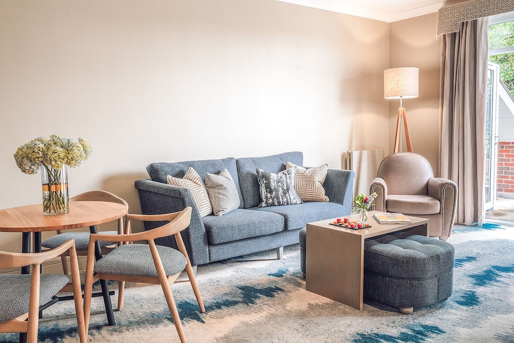 Signature Suite - Photo 3