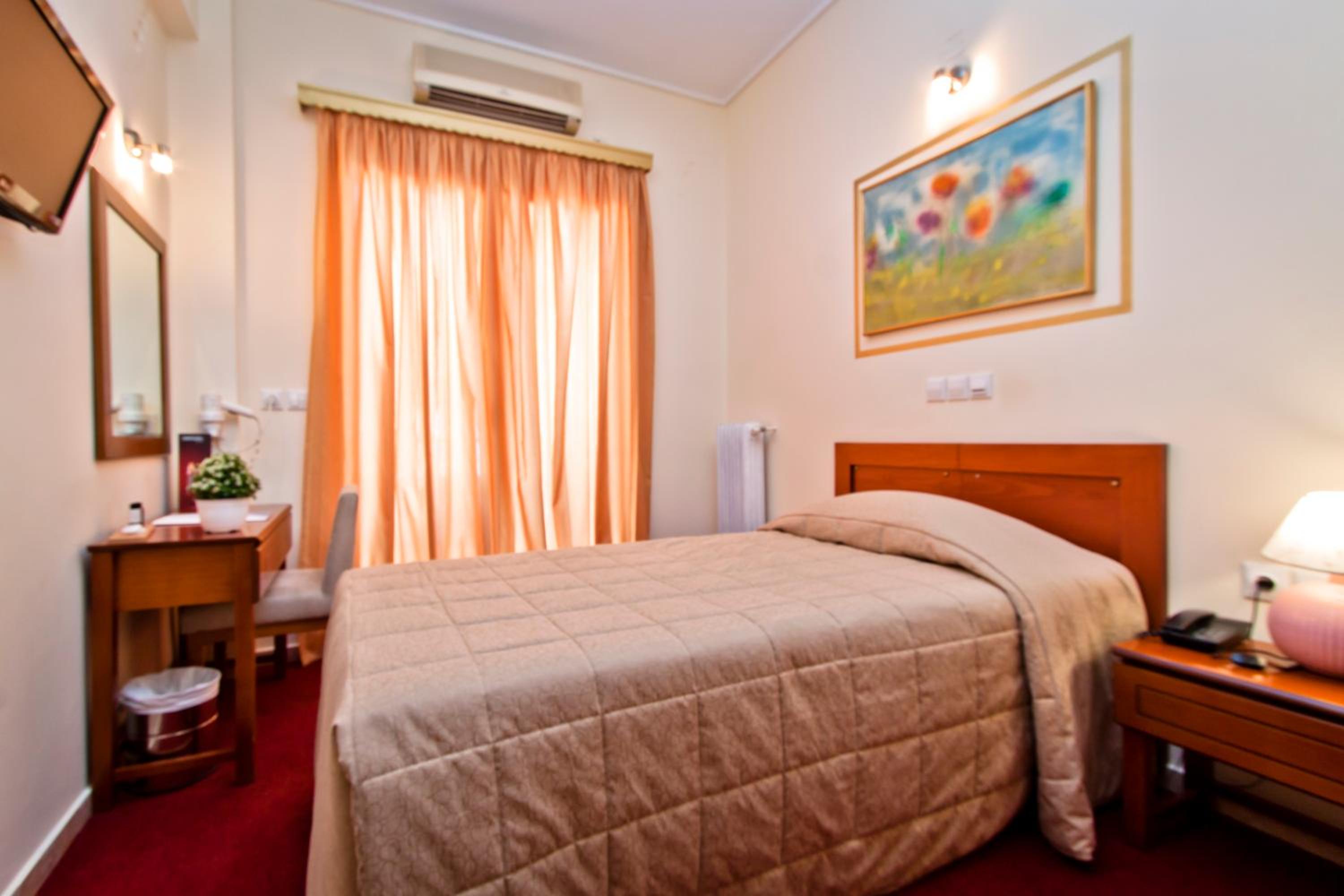 Happy Hour Double Room  photo 3