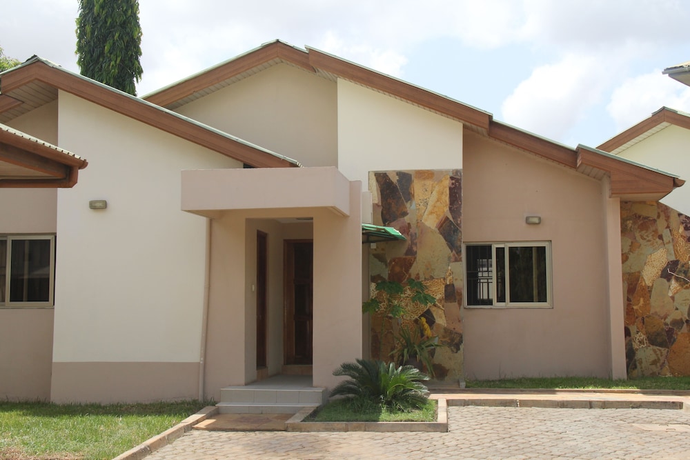 Executive Chalet, 1 King Bed, Pool View photo 1