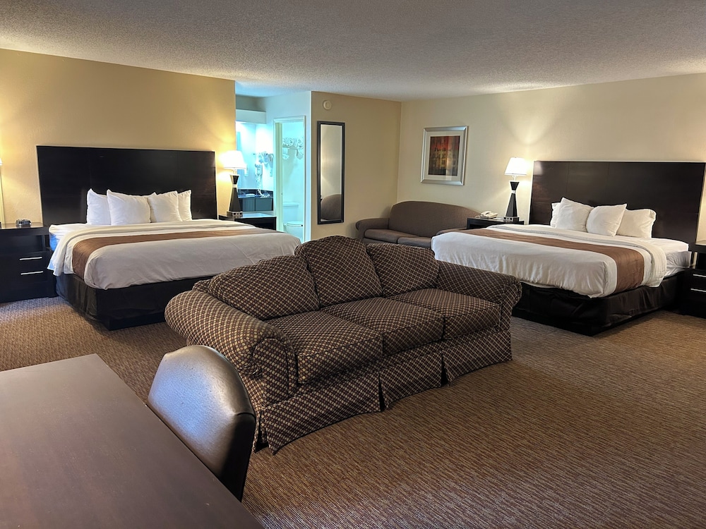 Suite, Multiple Beds, Non Smoking photo 2