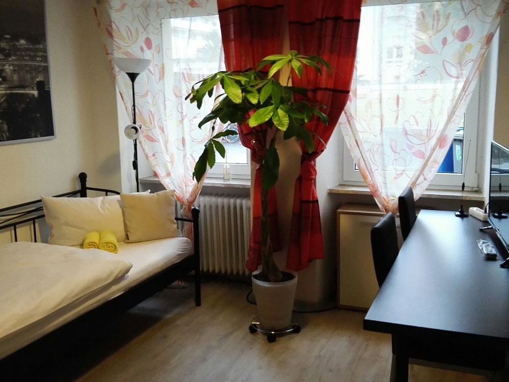 Standard Single Room, Shared Bathroom photo 2