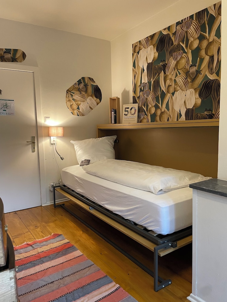 Basic Single Room, Lake View