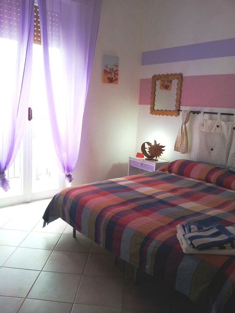 Standard Double Room Single Use, Shared Bathroom