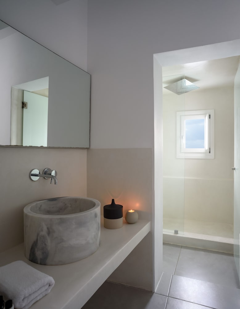 Suite, Balcony (Caldera View) - Photo 23