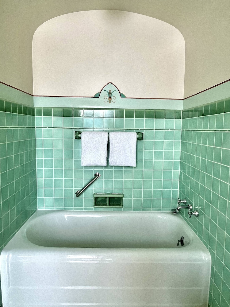 Historic Junior Suite (Edith Piaf & Amyot) photo 2