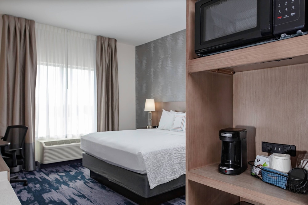 Room, 1 King Bed (Mobility Accessible, Tub) - Photo 1