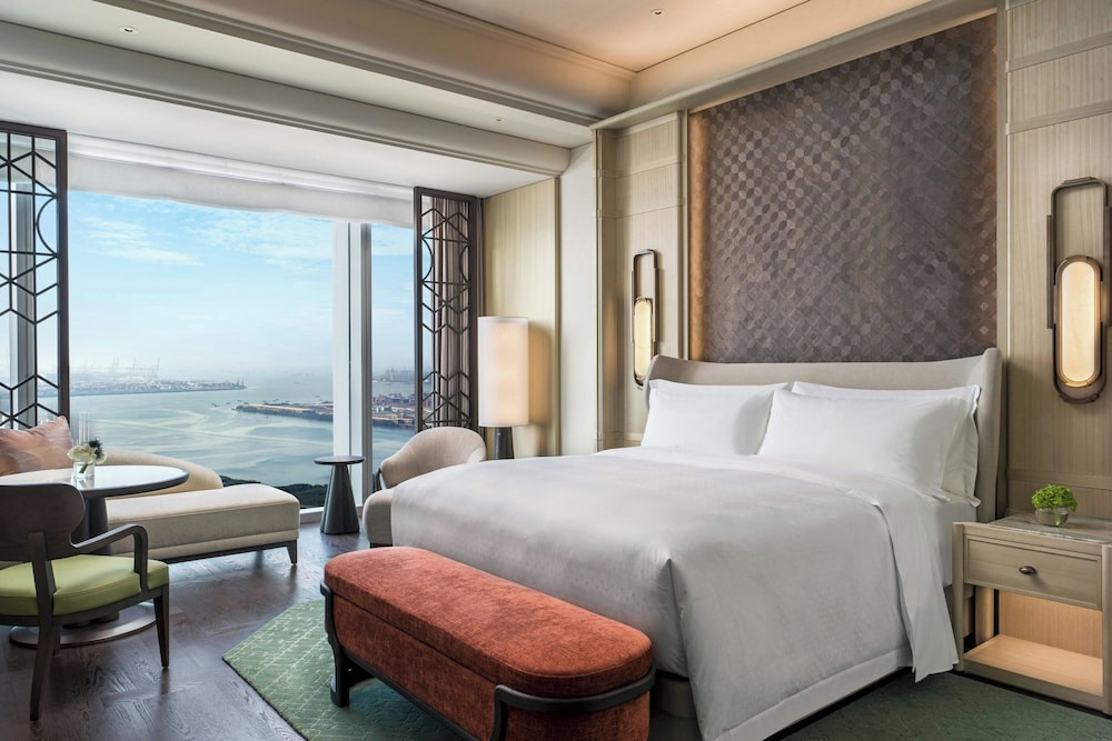 Grand Room, 1 King Bed, Bay View