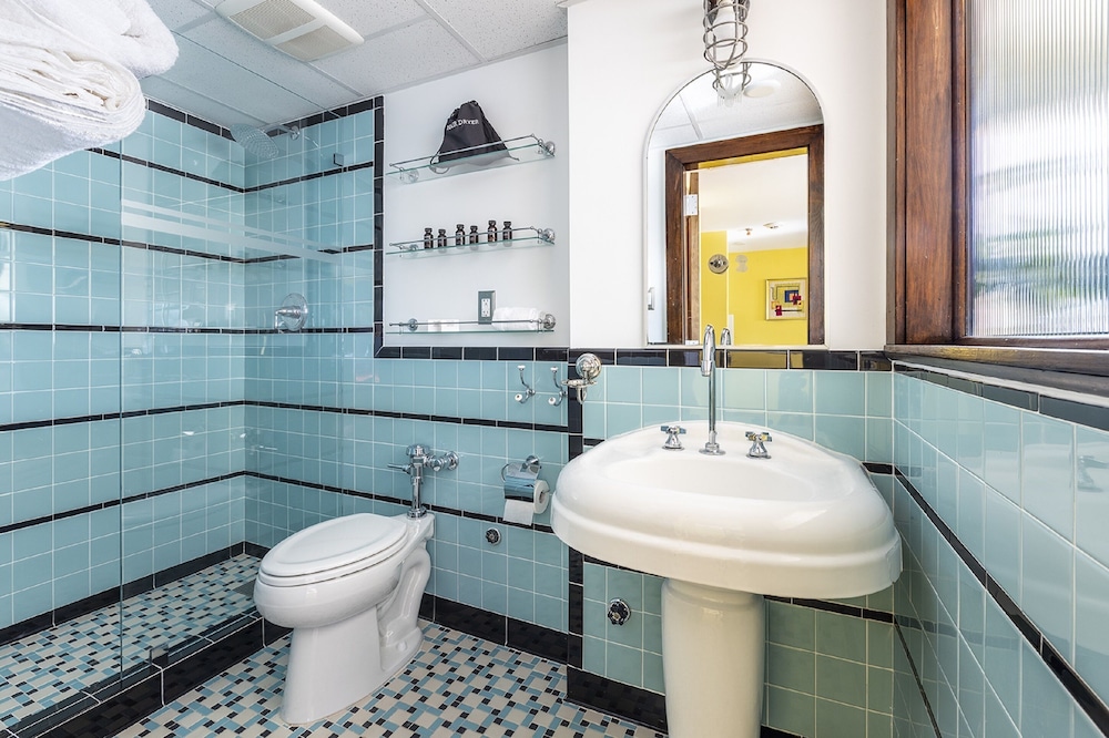 Deluxe King Suite - Photo 3