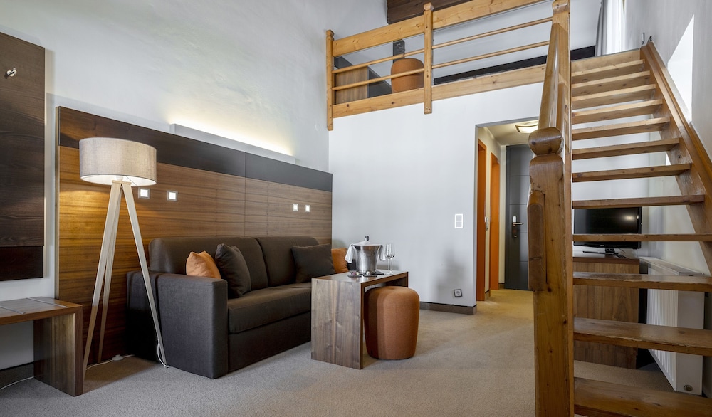 Family Room, Balcony photo 2