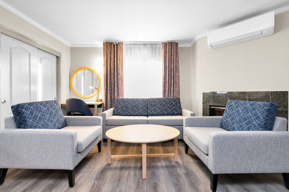 Suite, 1 King Bed, Non Smoking, Fireplace (Walk-in Shower;with Sofabed) - Photo 7