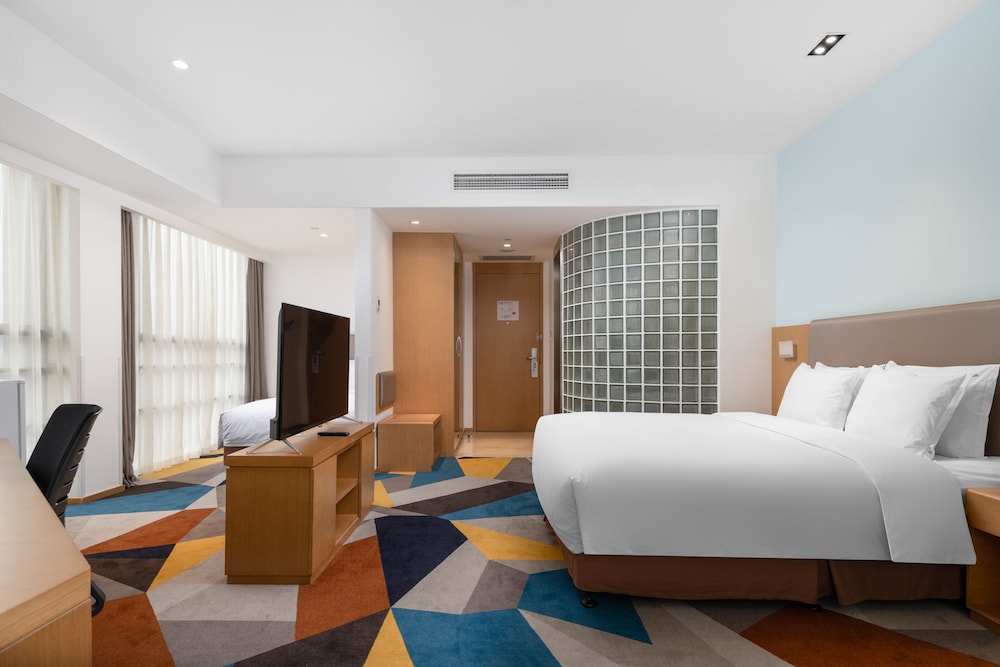 Standard Room, Multiple Beds - Photo 3