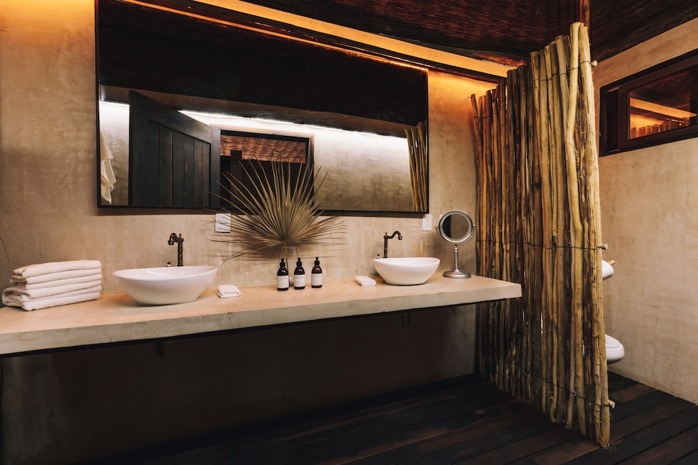 Deluxe Suite - Photo 10