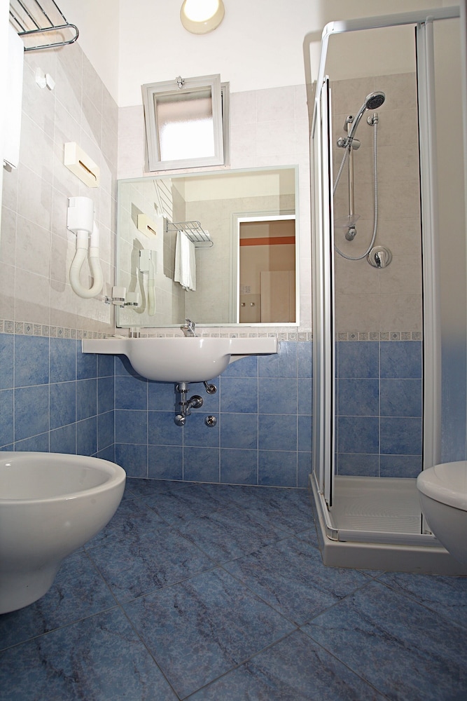Basic Double or Twin Room photo 3