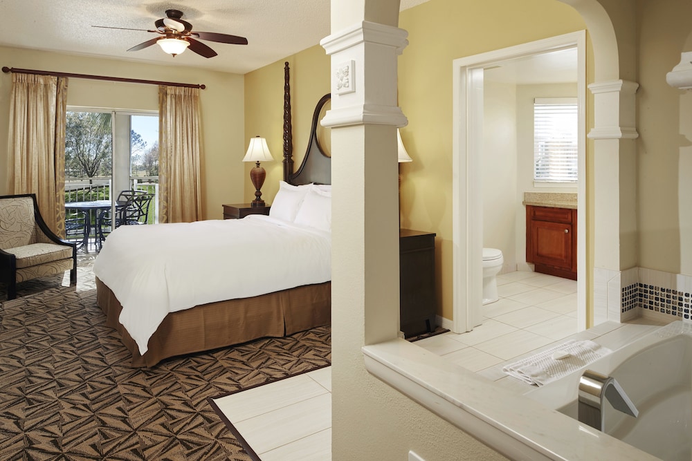 Suite, 3 Bedrooms, Accessible, Kitchen (3x3 Shower)