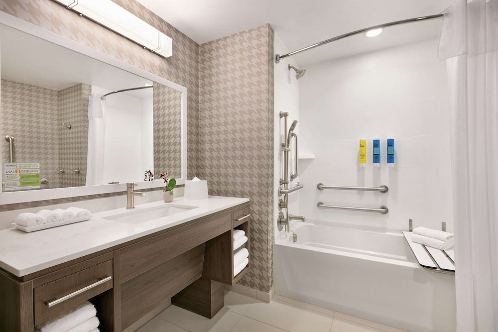 Studio, 1 King Bed, Accessible, Bathtub (Mobility & Hearing) - Photo 1