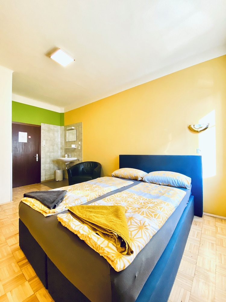 Economy Room