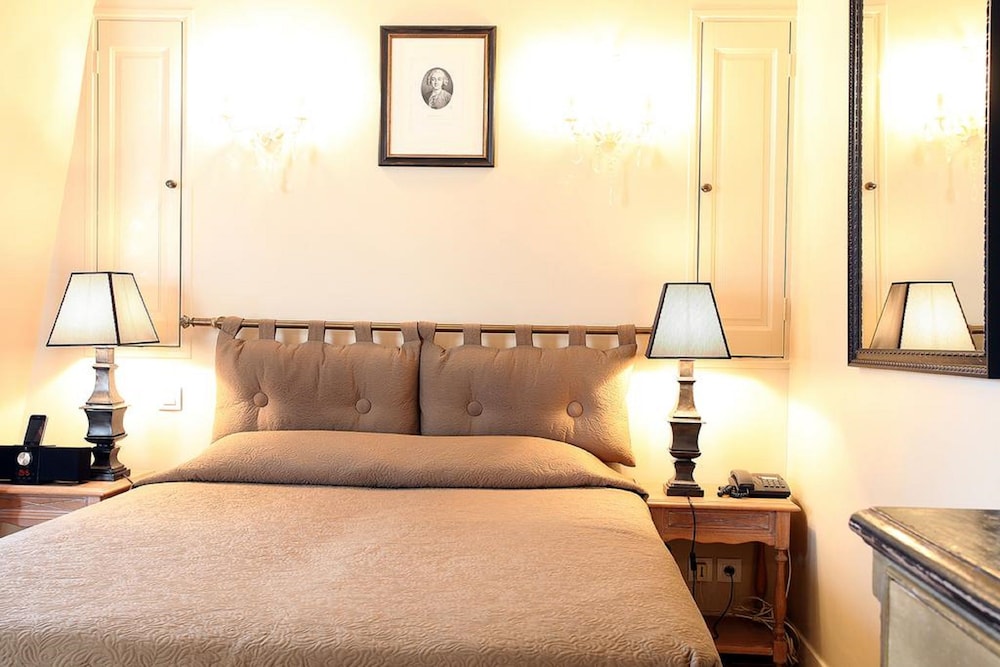 Standard Double Room thumbnail 6