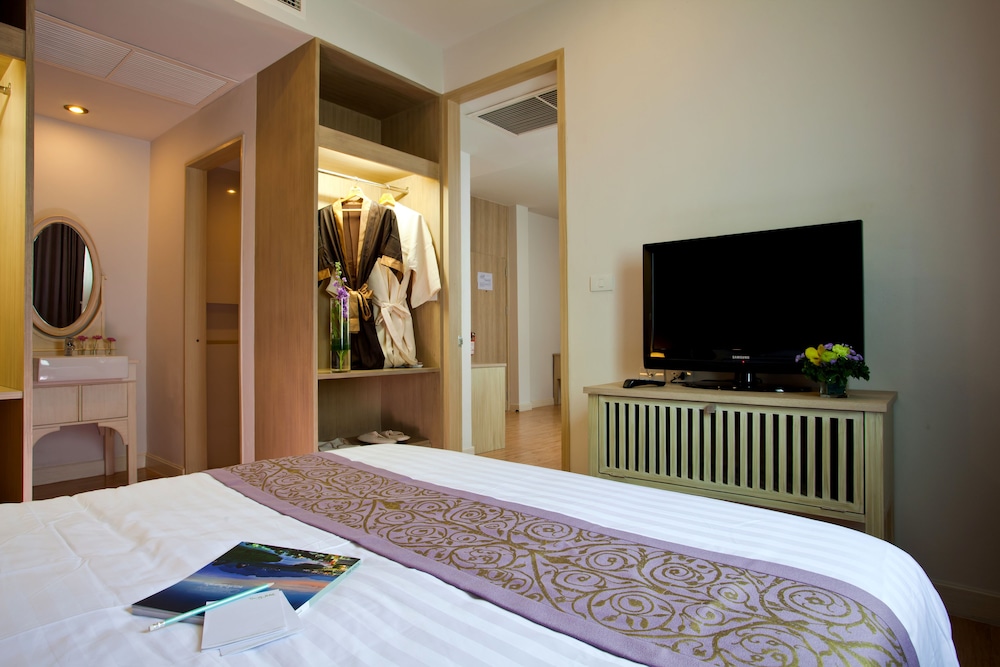 Junior Suite - Pool Wing photo 3