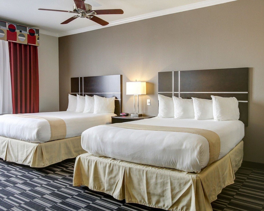 Suite, Multiple Beds, Accessible, Non Smoking photo 2