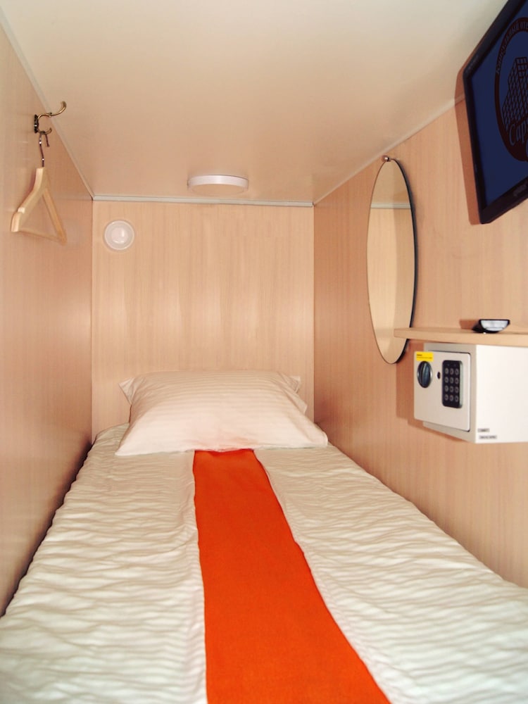 Capsule In 12-Beds Female Dormitory photo 1