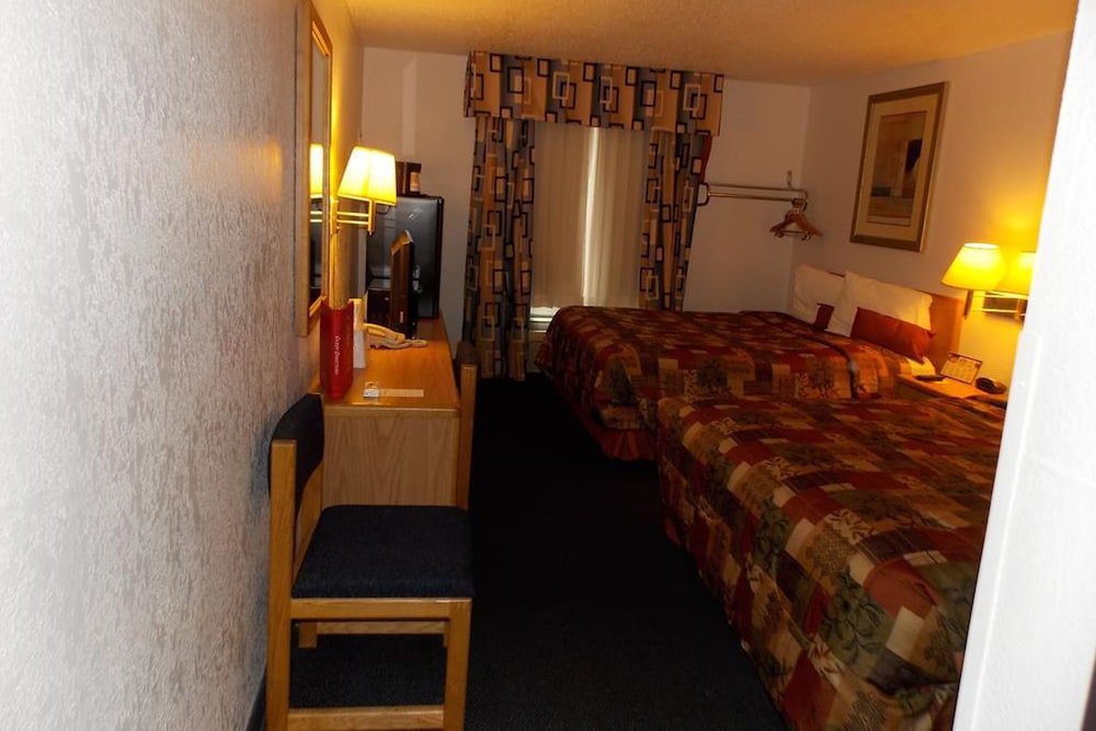 2 Queen Bed Partial Accessible Smoking