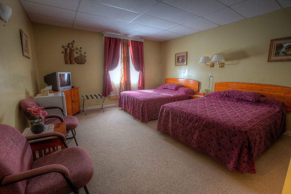 Standard Room, 2 Queen Beds photo 3