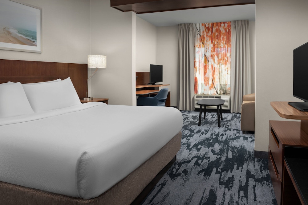 Suite, 1 King Bed with Sofa bed (Mobility Accessible, Tub)