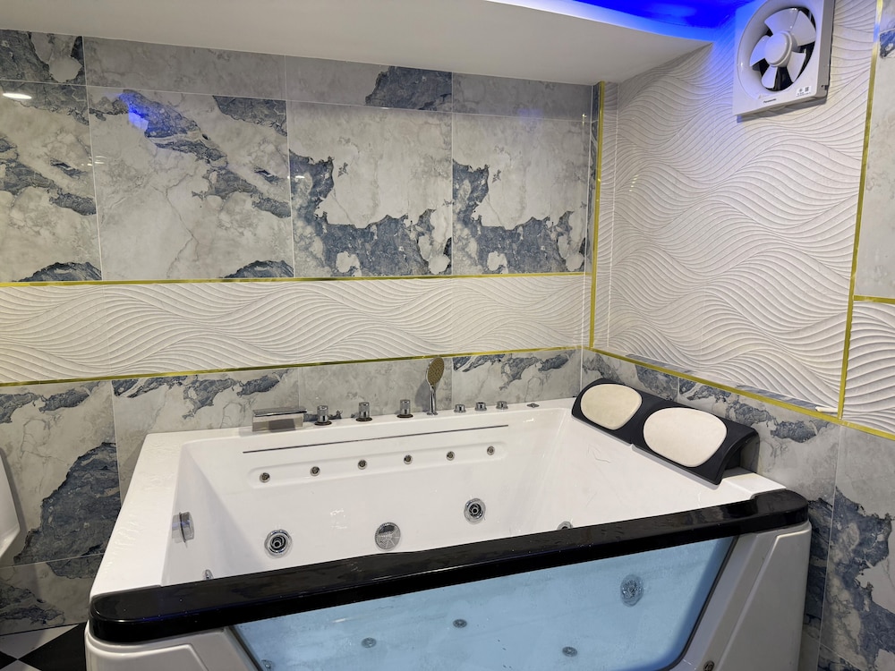 Deluxe Double Room, Hot Tub photo 3