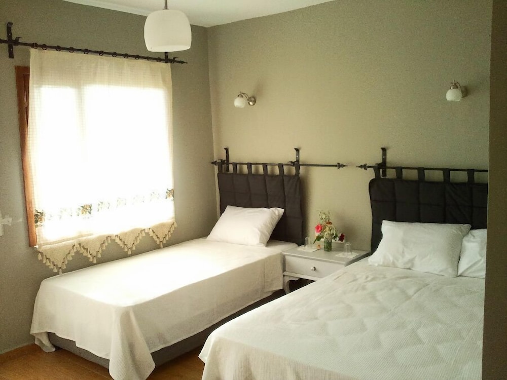 Standard Triple Room photo 3
