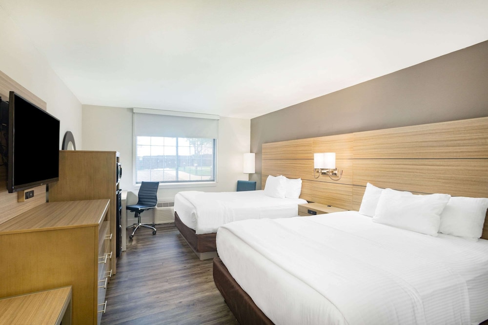 Room, 2 Queen Beds, Accessible, Non Smoking (Mobility Accessible) - Photo 2