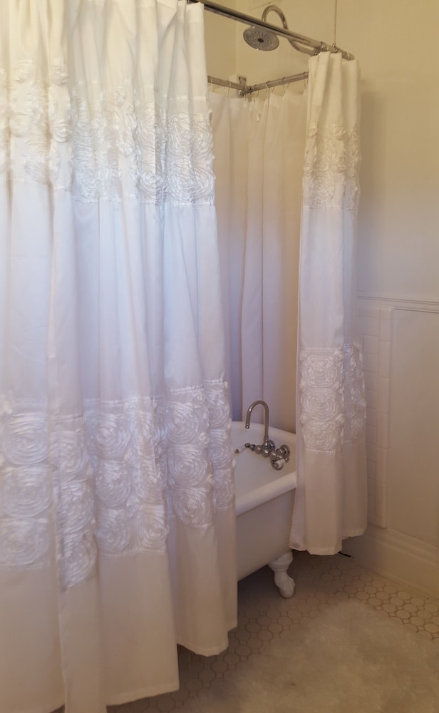 Family Quadruple Room, Ensuite, City View (Southern Belle Suite) photo 3