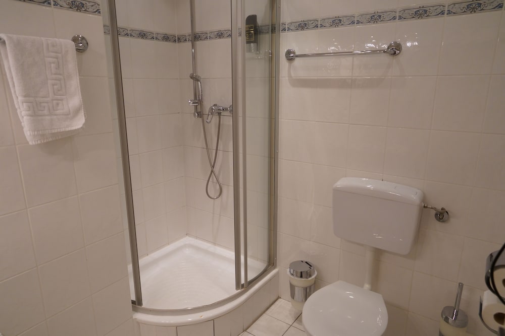 Single Room photo 3