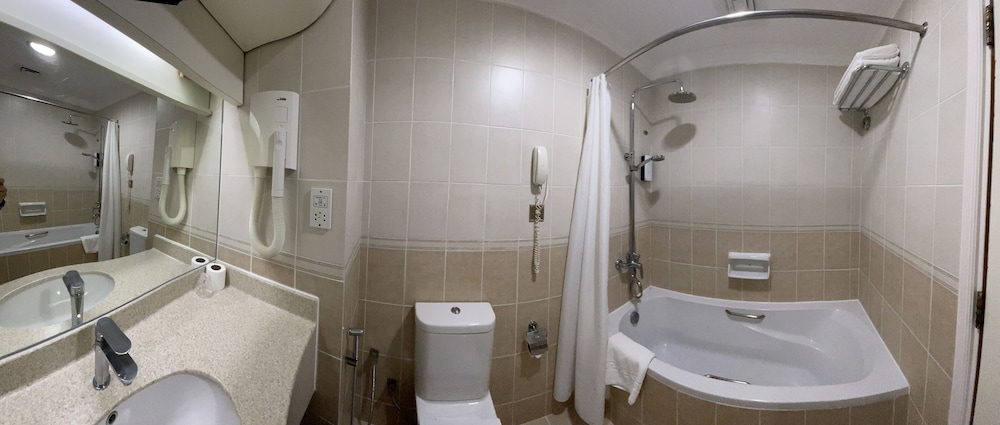 Standard Room, Multiple Beds - Photo 11