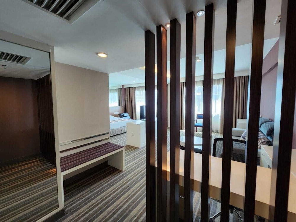 Executive Suite photo 2