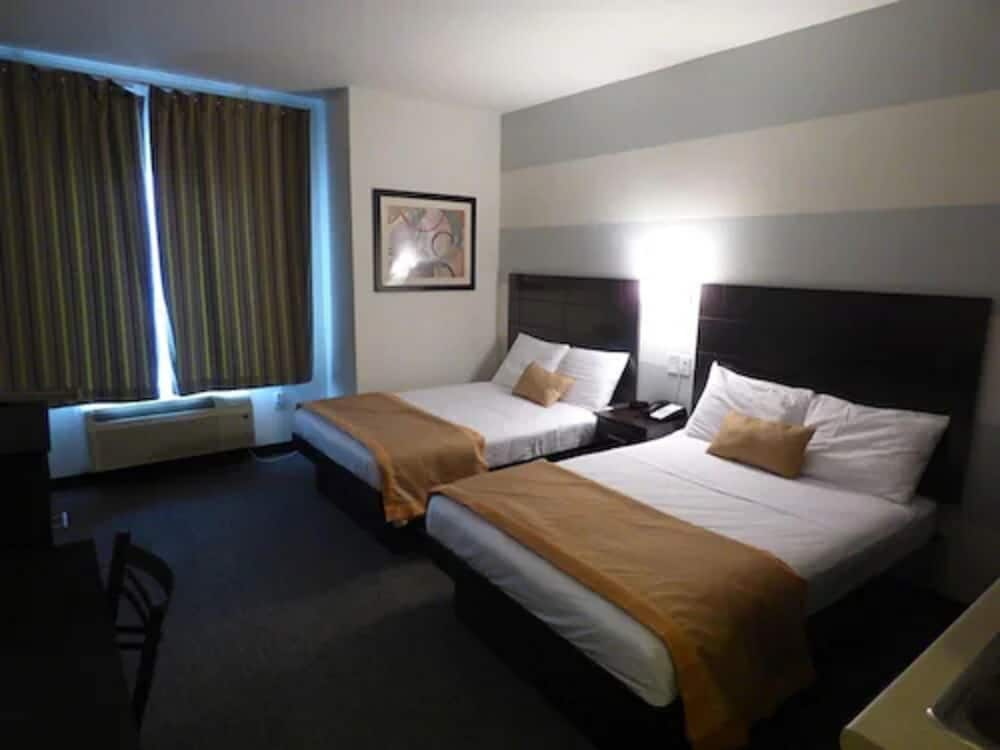 Standard Room, 2 Queen Beds, Non Smoking, Refrigerator & Microwave photo 1