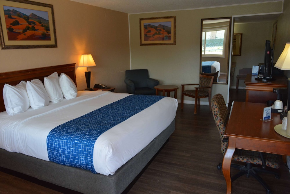 Superior Studio Suite, 1 King Bed, Non Smoking