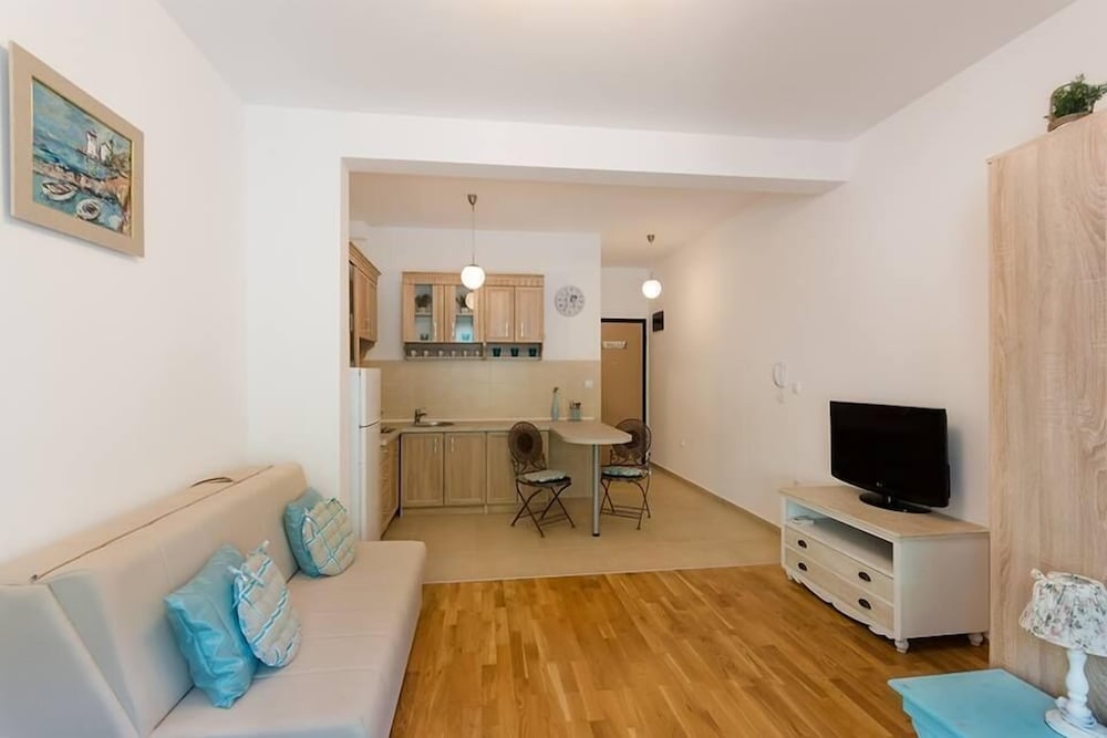 Standard Studio (Blue Breeze) photo 3