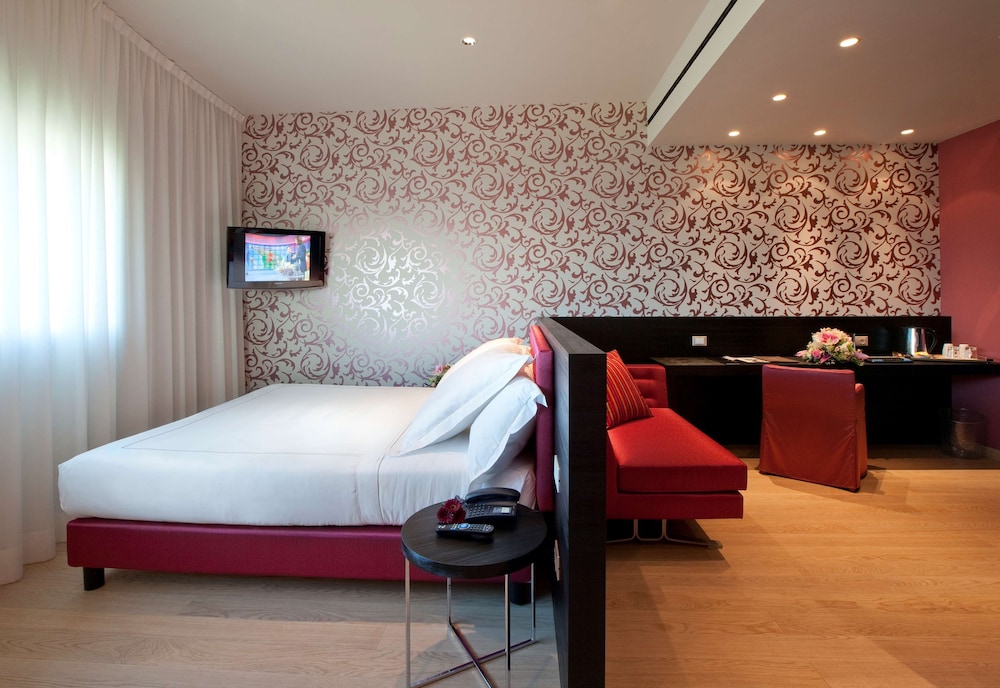 Junior Suite, 1 King Bed, Jetted Tub - Photo 1