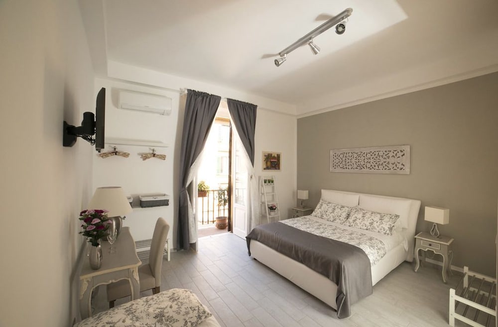 Standard Triple Room, Balcony, City View