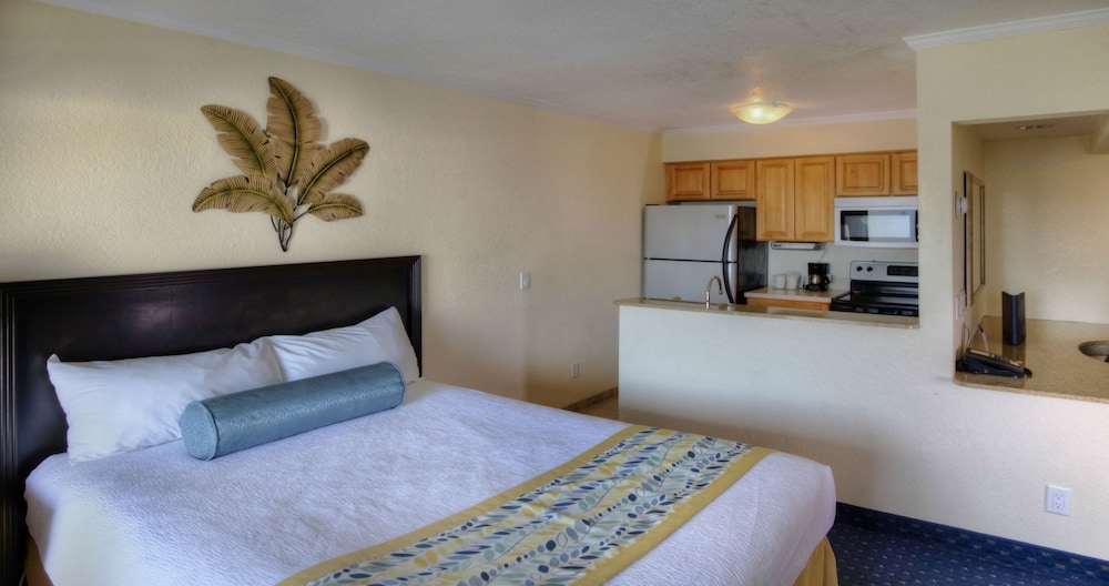 Suite, 2 Queen Beds (Deluxe Studio Suite Bay/Pool View)