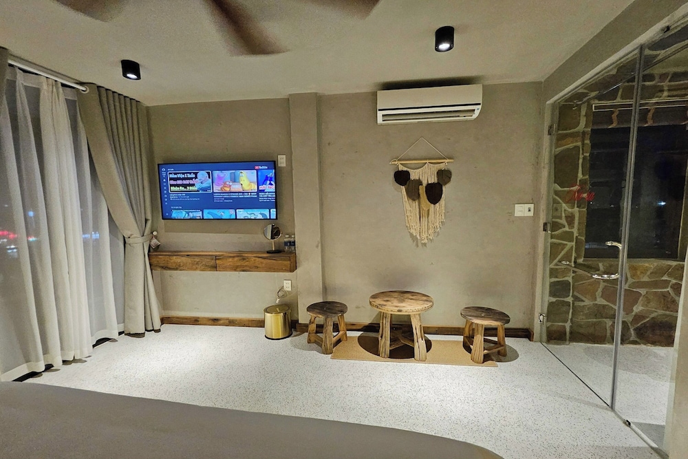 Deluxe Queen Room - Photo 14
