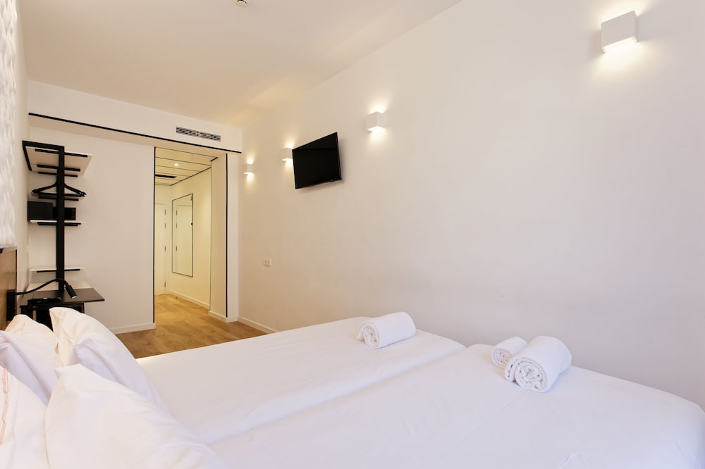 Standard Twin Room, City View photo 2
