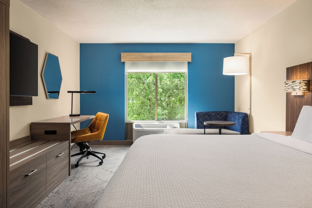 Standard Room, 1 King Bed (Standalone Shower) - Photo 2